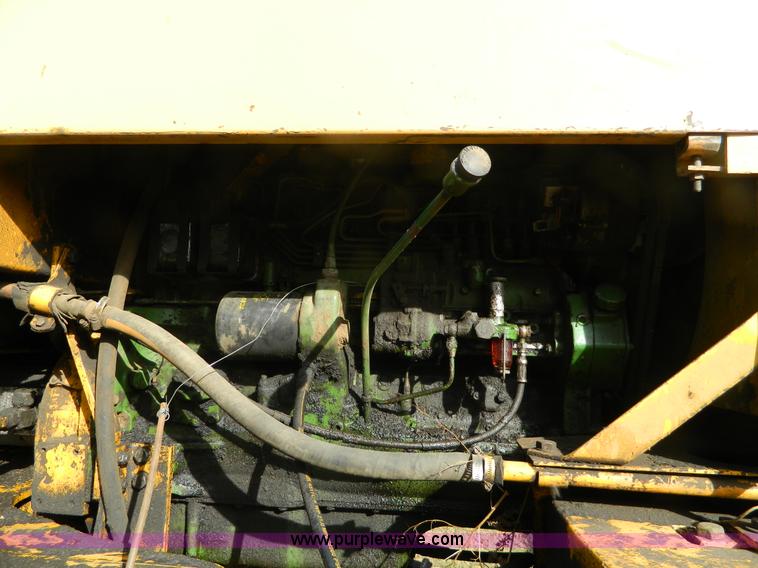 image for item K8222 1974 John Deere 690B excavator