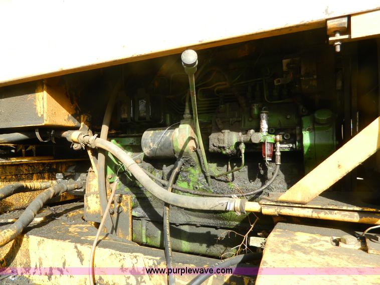 image for item K8222 1974 John Deere 690B excavator