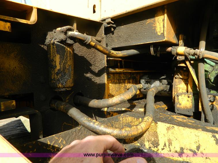 image for item K8222 1974 John Deere 690B excavator