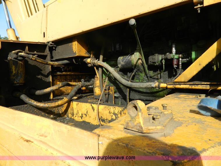 image for item K8222 1974 John Deere 690B excavator