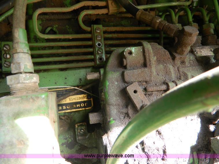 image for item K8222 1974 John Deere 690B excavator