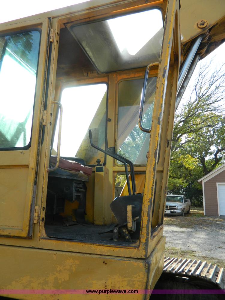 image for item K8222 1974 John Deere 690B excavator