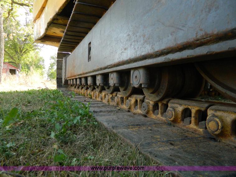 image for item K8222 1974 John Deere 690B excavator