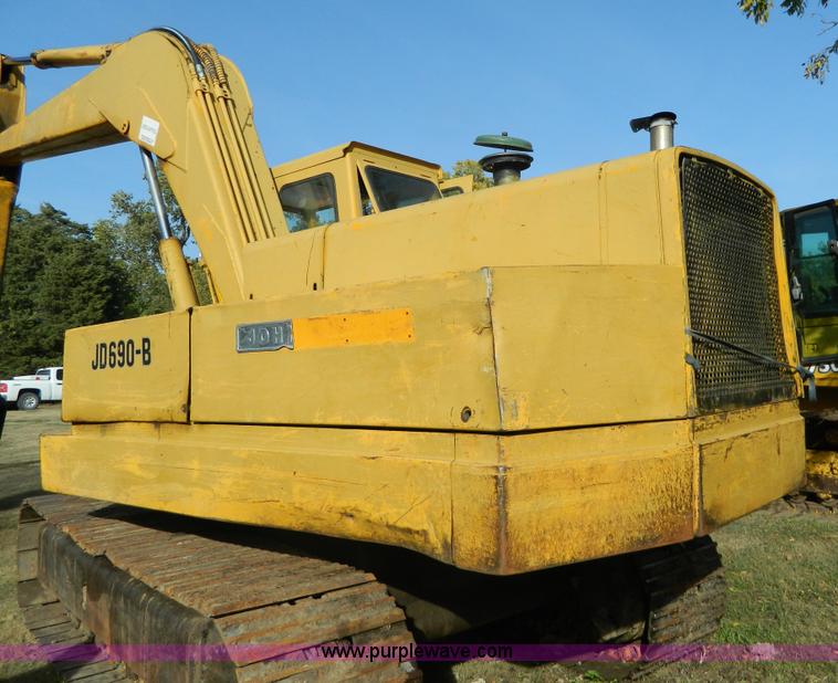 image for item K8222 1974 John Deere 690B excavator