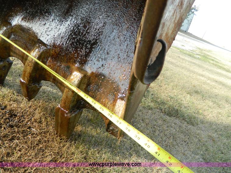 image for item K8222 1974 John Deere 690B excavator