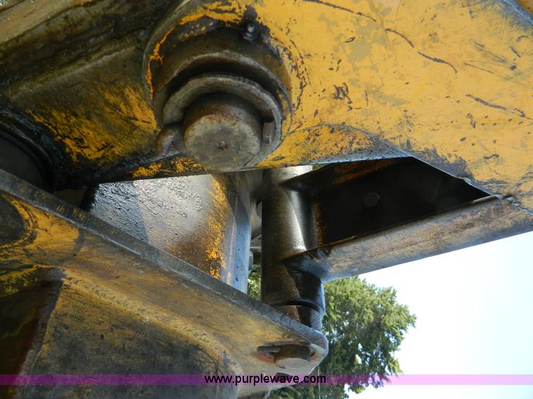 image for item K8222 1974 John Deere 690B excavator