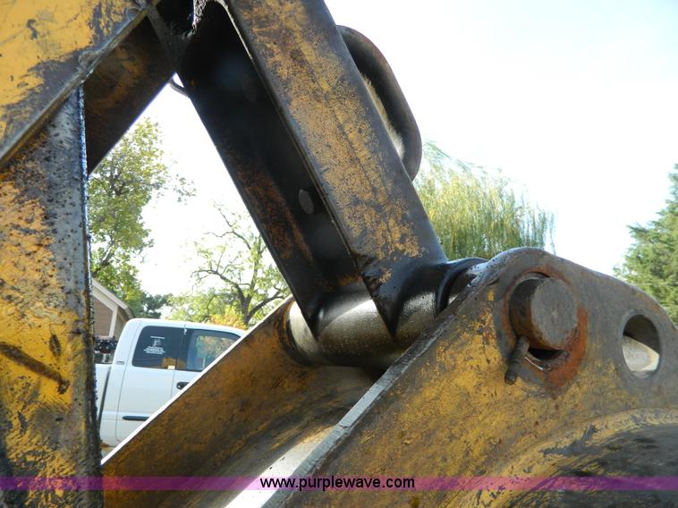 image for item K8222 1974 John Deere 690B excavator