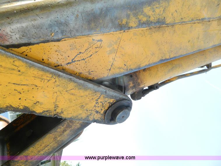 image for item K8222 1974 John Deere 690B excavator