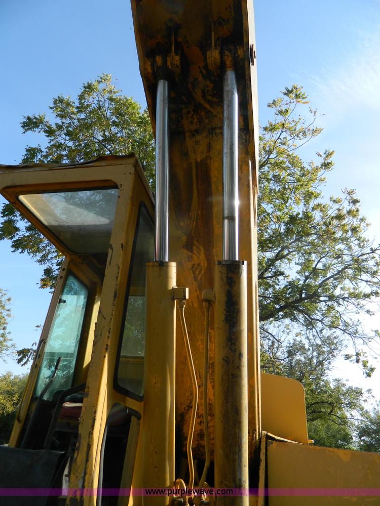 image for item K8222 1974 John Deere 690B excavator
