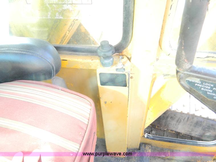 image for item K8222 1974 John Deere 690B excavator