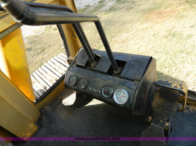 image for item K8222 1974 John Deere 690B excavator