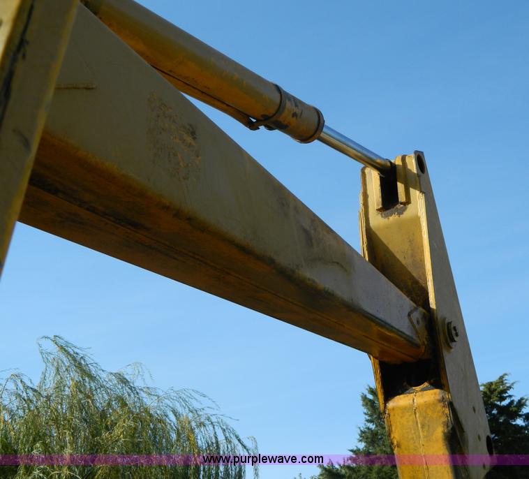 image for item K8222 1974 John Deere 690B excavator