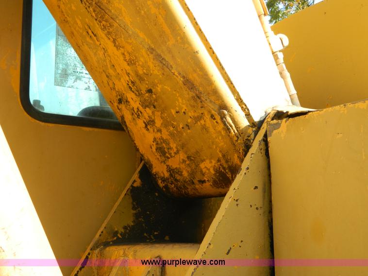 image for item K8222 1974 John Deere 690B excavator