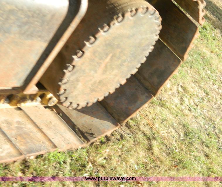 image for item K8222 1974 John Deere 690B excavator