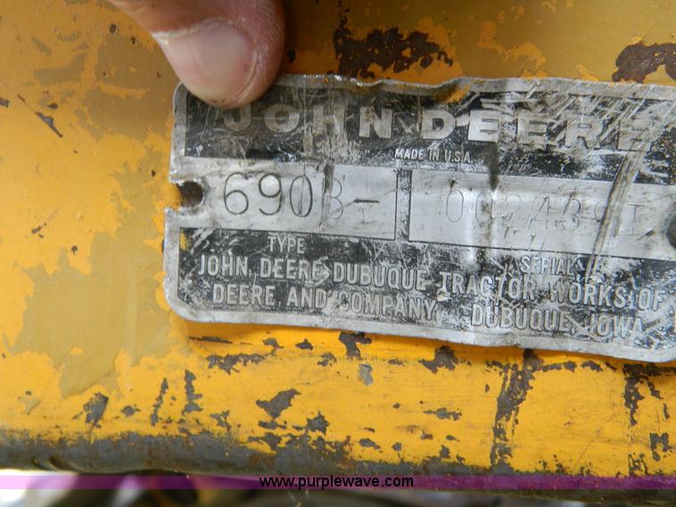 image for item K8222 1974 John Deere 690B excavator
