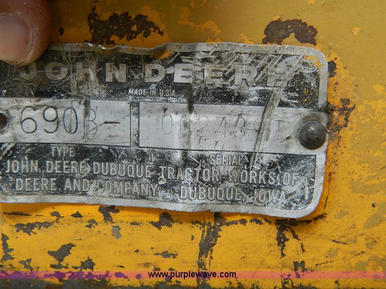 image for item K8222 1974 John Deere 690B excavator