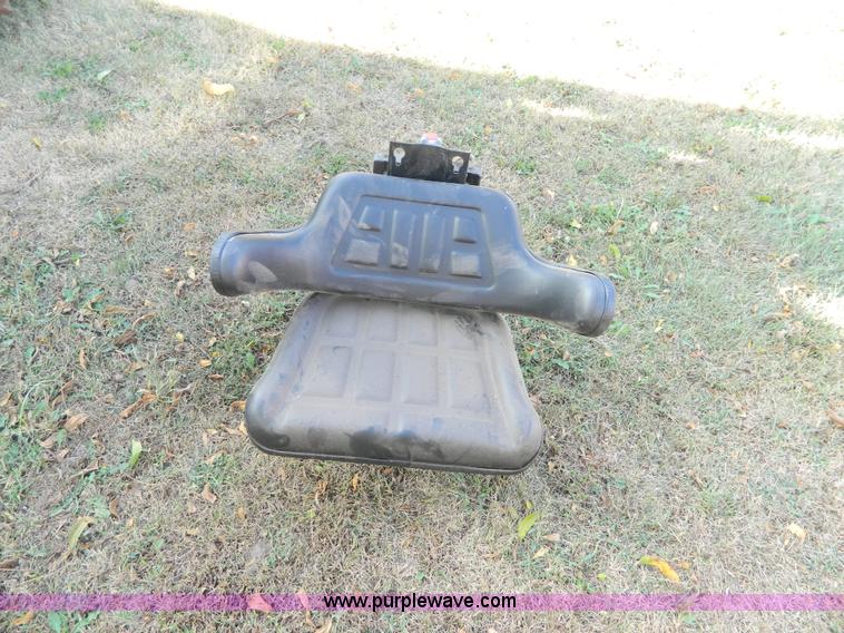 image for item K8222 1974 John Deere 690B excavator