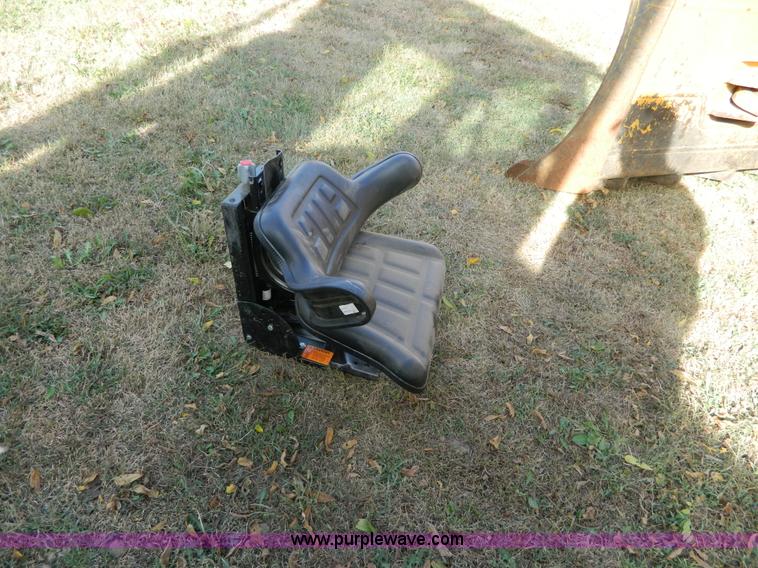 image for item K8222 1974 John Deere 690B excavator