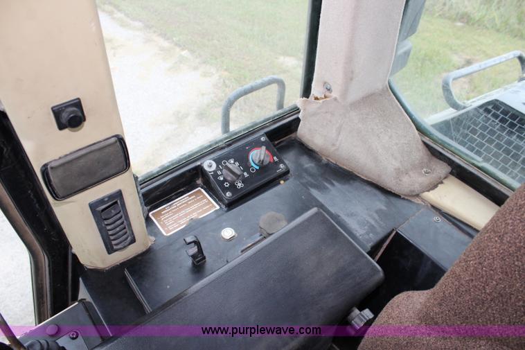 image for item L2330 2002 Caterpillar 963C track loader