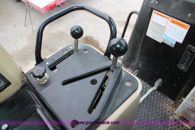 image for item L2330 2002 Caterpillar 963C track loader