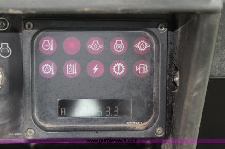 image for item L2330 2002 Caterpillar 963C track loader