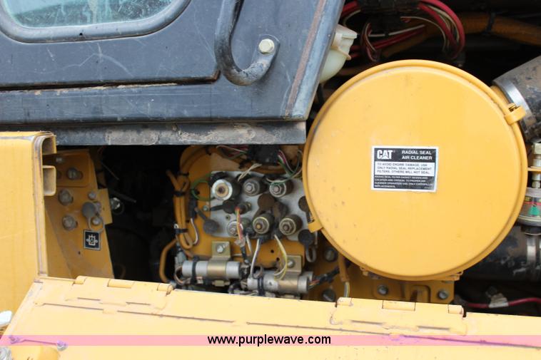 image for item L2330 2002 Caterpillar 963C track loader