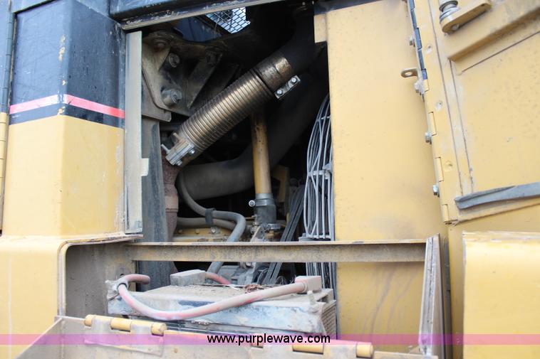 image for item L2330 2002 Caterpillar 963C track loader