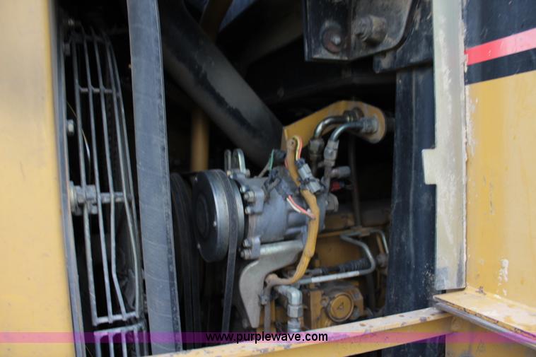 image for item L2330 2002 Caterpillar 963C track loader