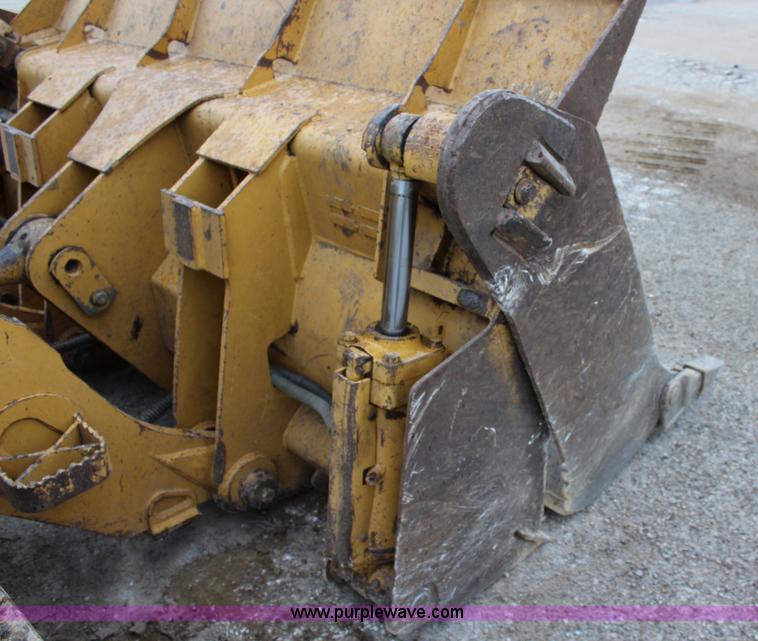 image for item L2330 2002 Caterpillar 963C track loader