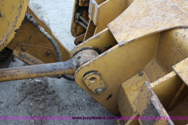 image for item L2330 2002 Caterpillar 963C track loader