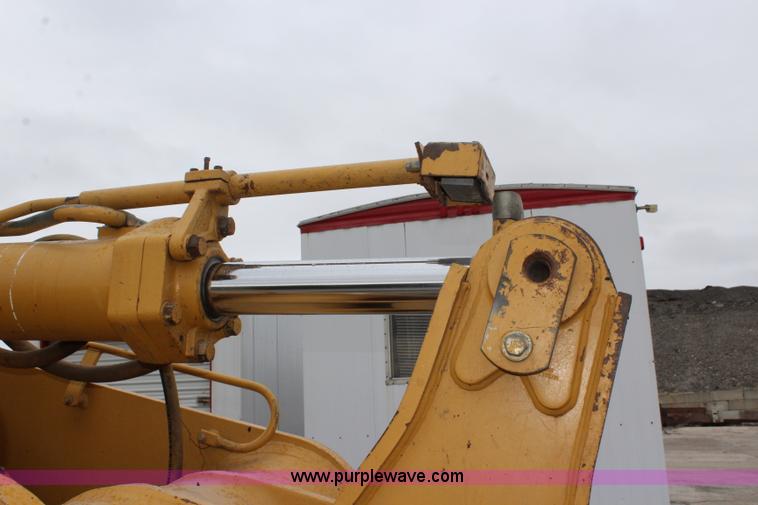 image for item L2330 2002 Caterpillar 963C track loader