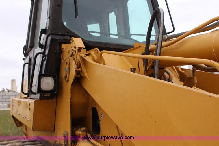 image for item L2330 2002 Caterpillar 963C track loader