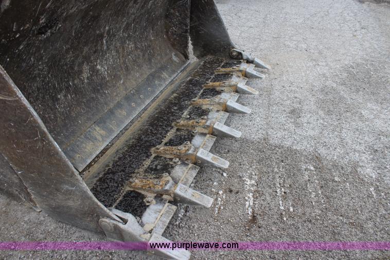 image for item L2330 2002 Caterpillar 963C track loader