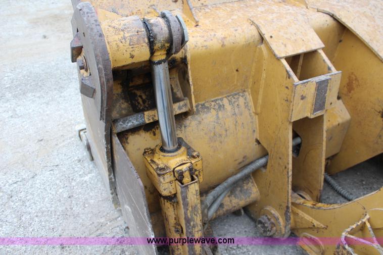 image for item L2330 2002 Caterpillar 963C track loader