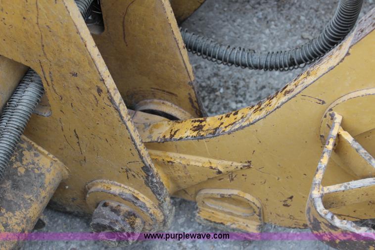 image for item L2330 2002 Caterpillar 963C track loader