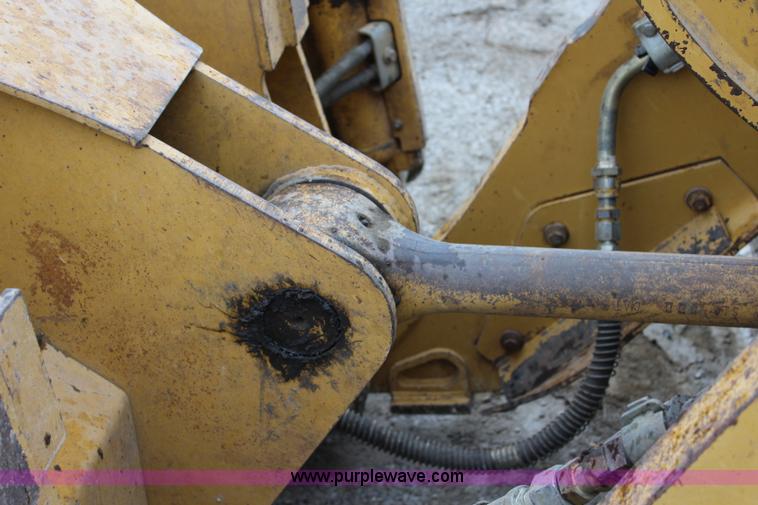 image for item L2330 2002 Caterpillar 963C track loader