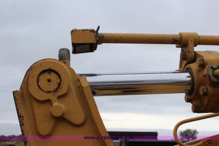 image for item L2330 2002 Caterpillar 963C track loader