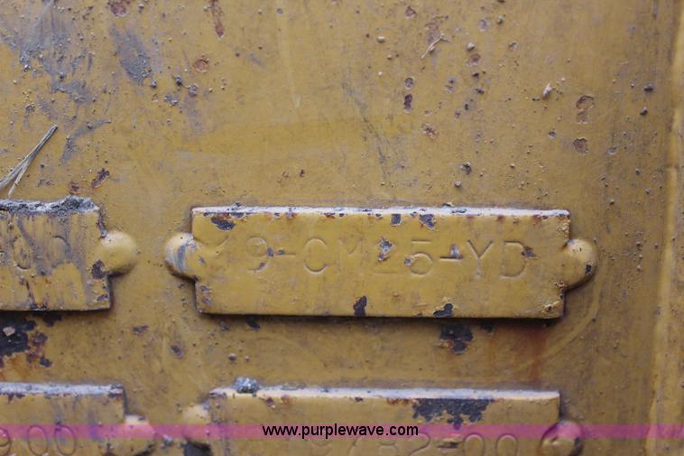 image for item L2330 2002 Caterpillar 963C track loader