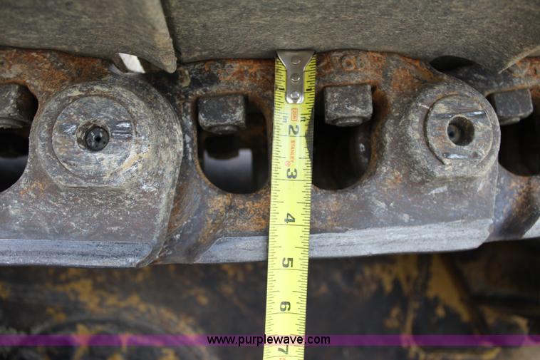 image for item L2330 2002 Caterpillar 963C track loader