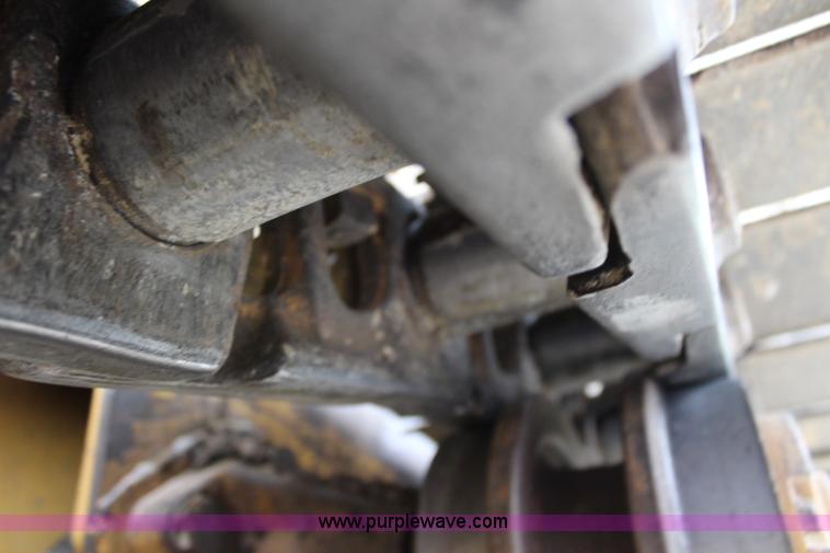 image for item L2330 2002 Caterpillar 963C track loader