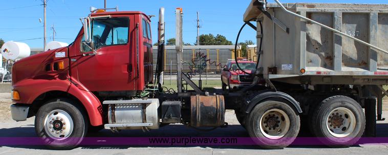 image for item L2355 1998 Ford AT9513 Aeromax 113 semi truck