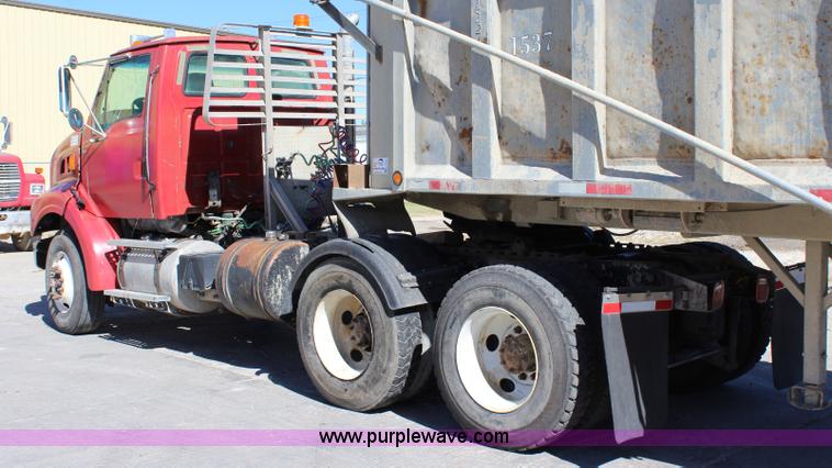 image for item L2355 1998 Ford AT9513 Aeromax 113 semi truck