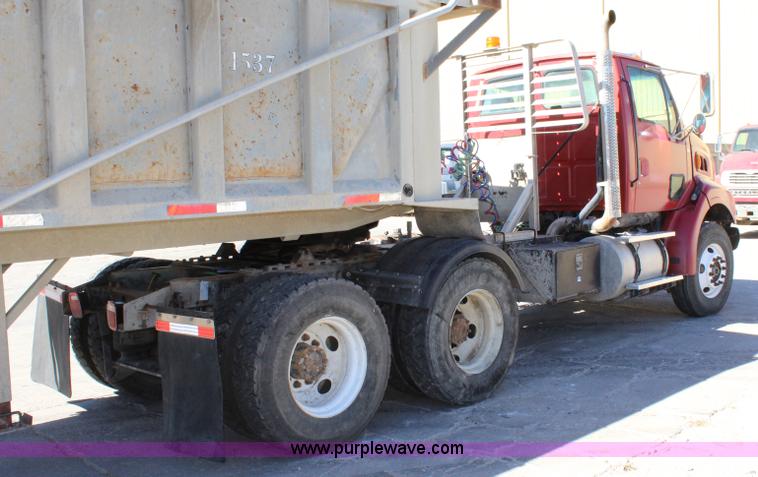 image for item L2355 1998 Ford AT9513 Aeromax 113 semi truck