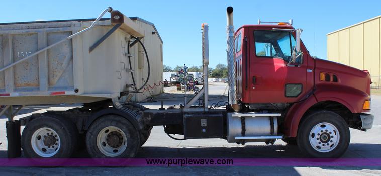 image for item L2355 1998 Ford AT9513 Aeromax 113 semi truck