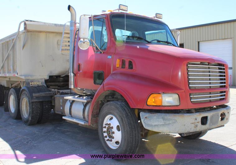 image for item L2355 1998 Ford AT9513 Aeromax 113 semi truck