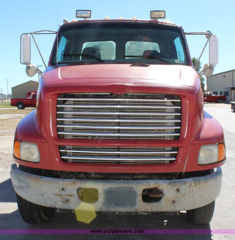 image for item L2355 1998 Ford AT9513 Aeromax 113 semi truck