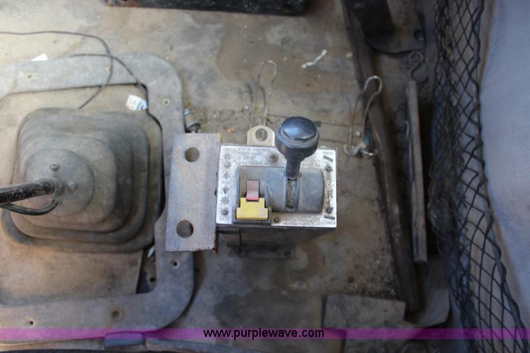 image for item L2355 1998 Ford AT9513 Aeromax 113 semi truck