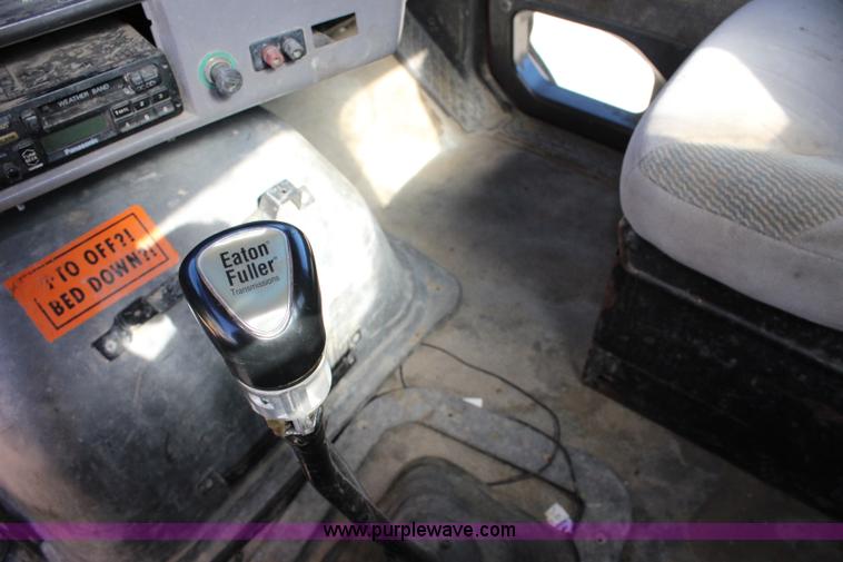 image for item L2355 1998 Ford AT9513 Aeromax 113 semi truck