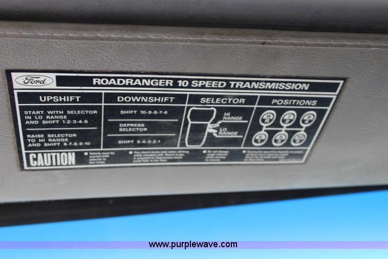 image for item L2355 1998 Ford AT9513 Aeromax 113 semi truck