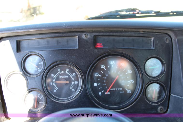 image for item L2355 1998 Ford AT9513 Aeromax 113 semi truck